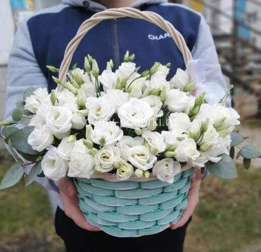 Композиция в корзине «Самой очаровательной»